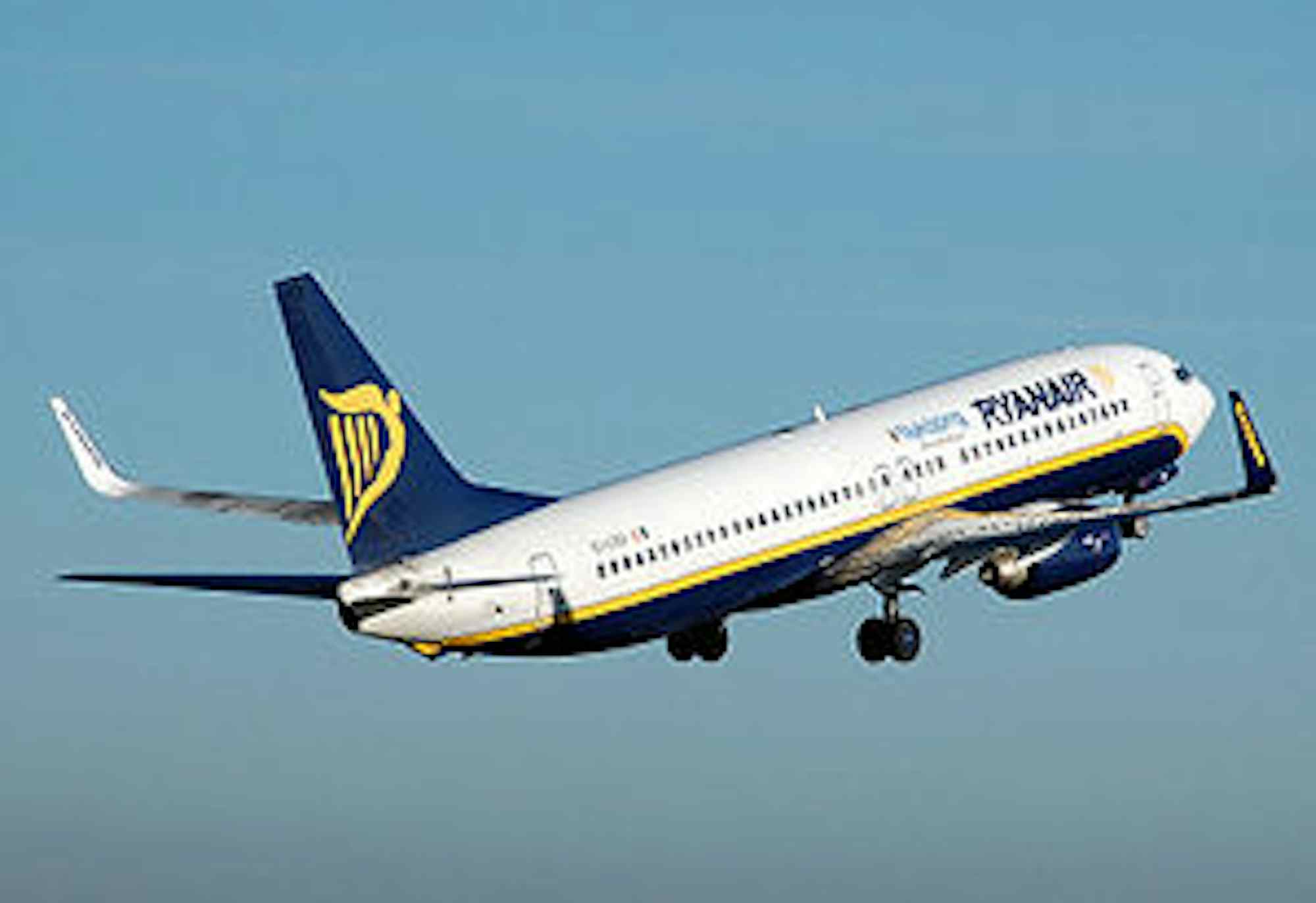 avión Ryanair despegando